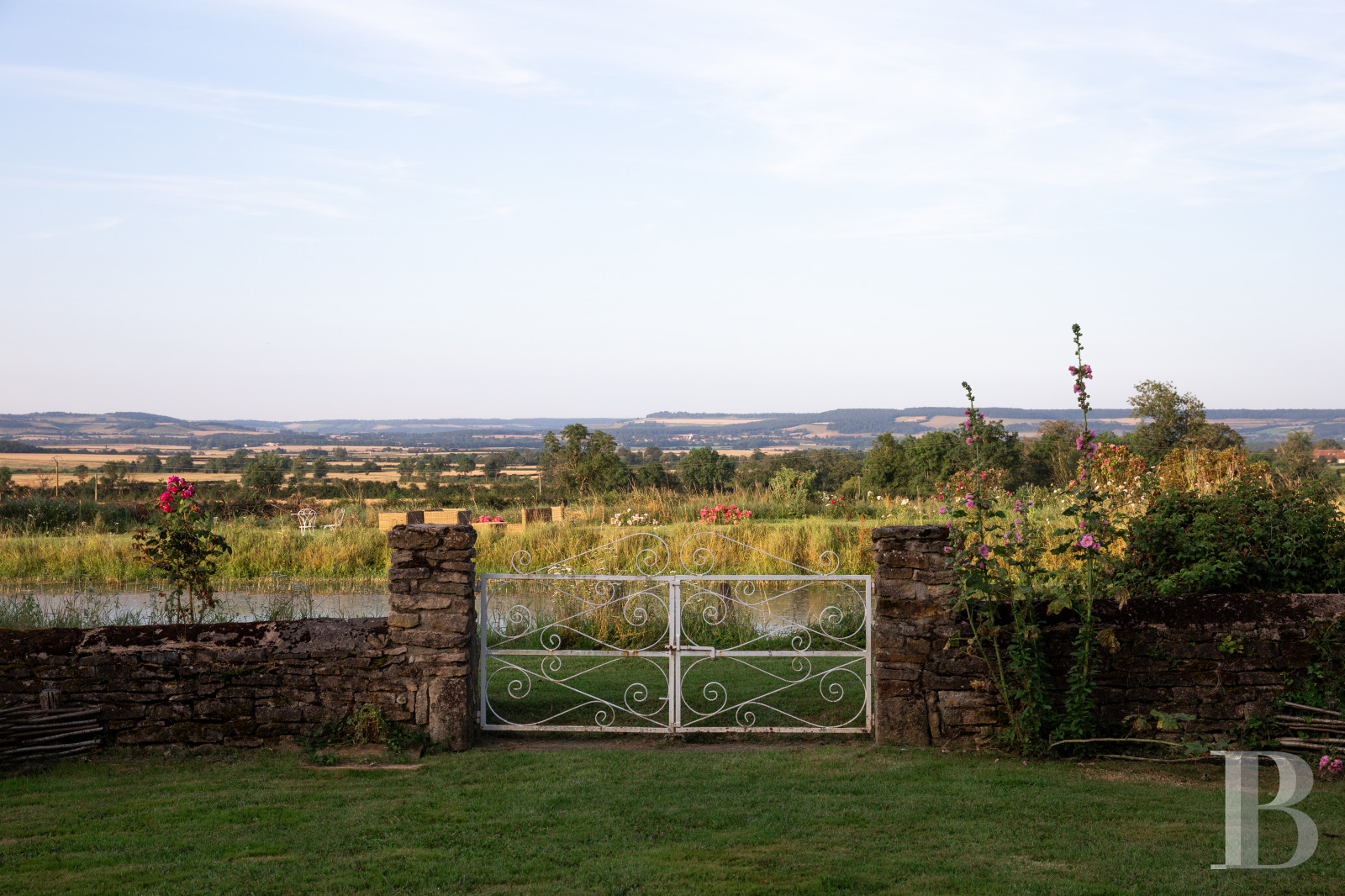A 15th-century family chateau in the Auxois region of the Côte-d'Or - photo  n°31